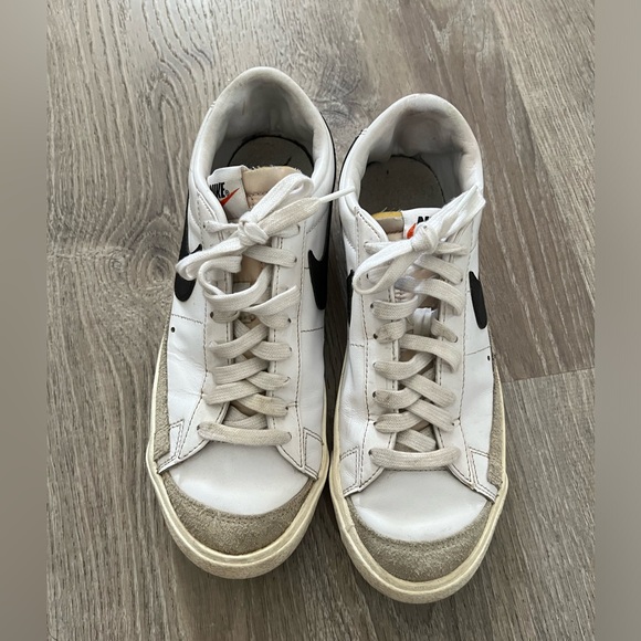 Nike Blazer Low '77 Sneaker - Picture 3 of 9